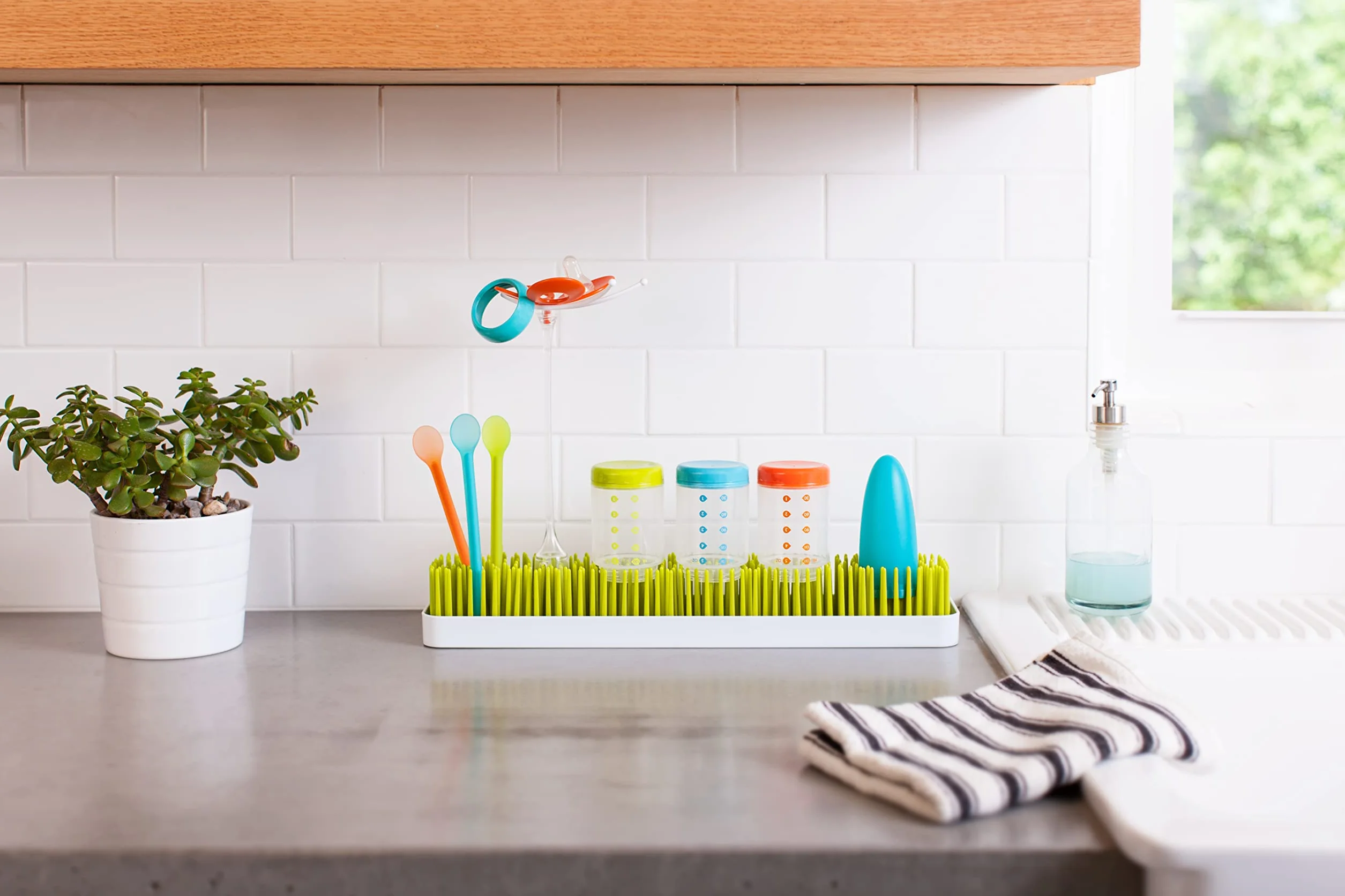 TOMY Boon PATCH Countertop Drying Rack For Baby Bottles And Accessories, Stylish Nursery Accessories, Baby Essentials for New Parents, BPA Green