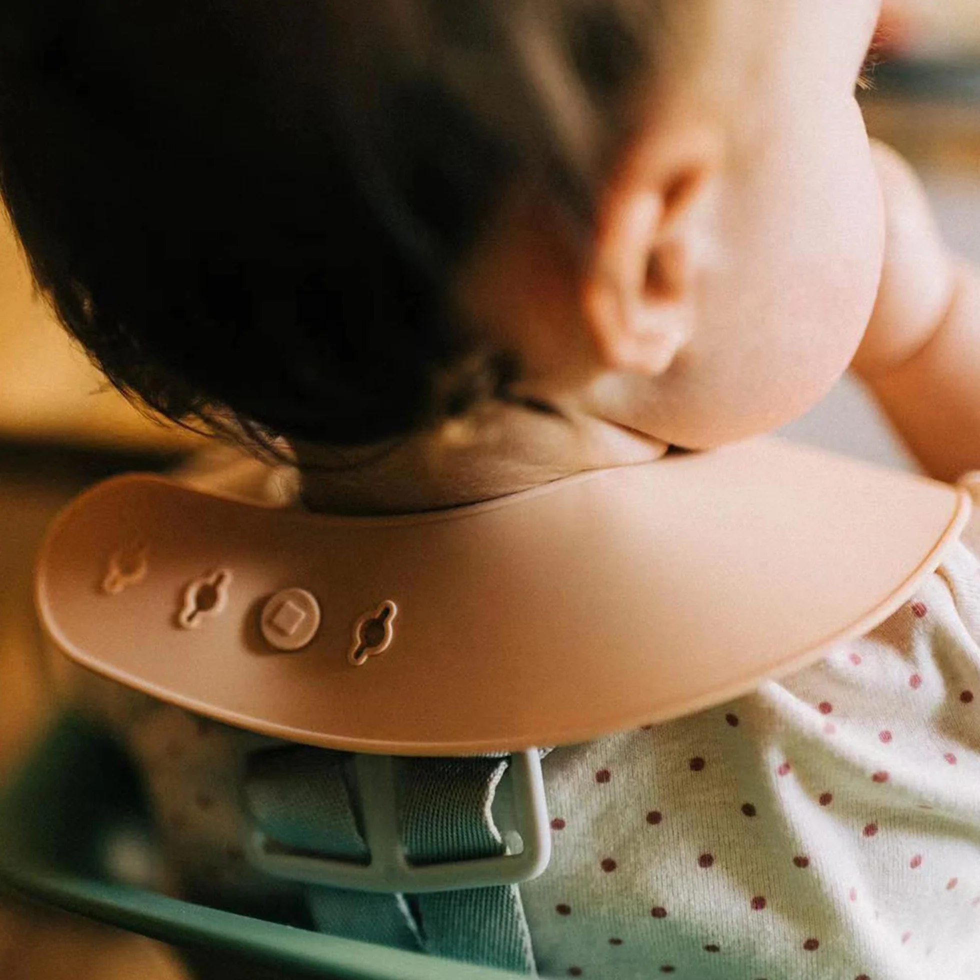 Moonkie silikonowe śliniaki dla niemowląt Zestaw 2 sztuk, BPA Free Wodoodporne miękkie Wytrzymałe regulowane silikonowe śliniaki dla niemowląt i małych dzieci