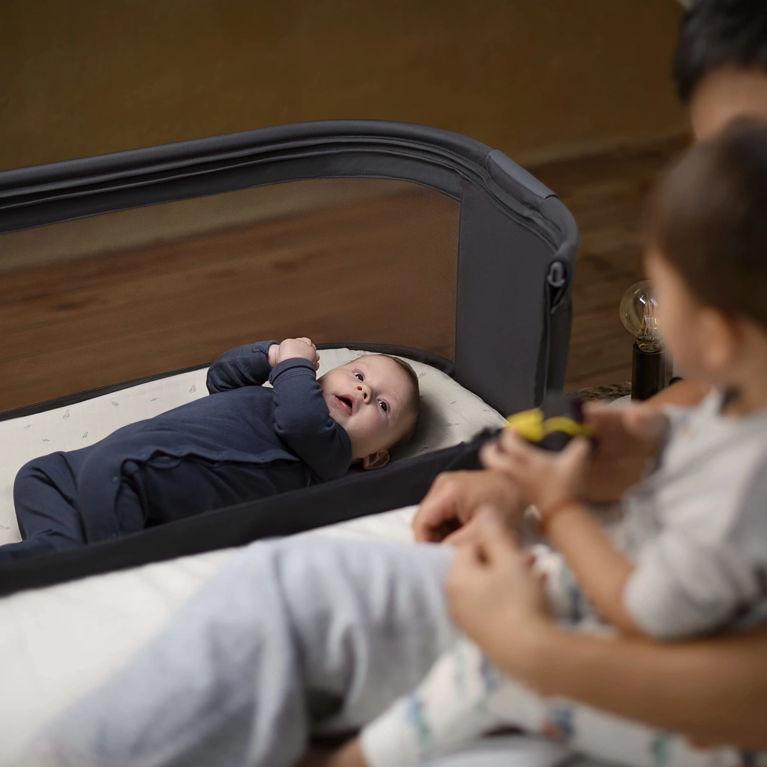 Maxi-Cosi Tori 2 w 1 Łóżeczko dostawne, Kołyska dostawna, 0–6 mies, 0–9 kg, Beyond Graphite