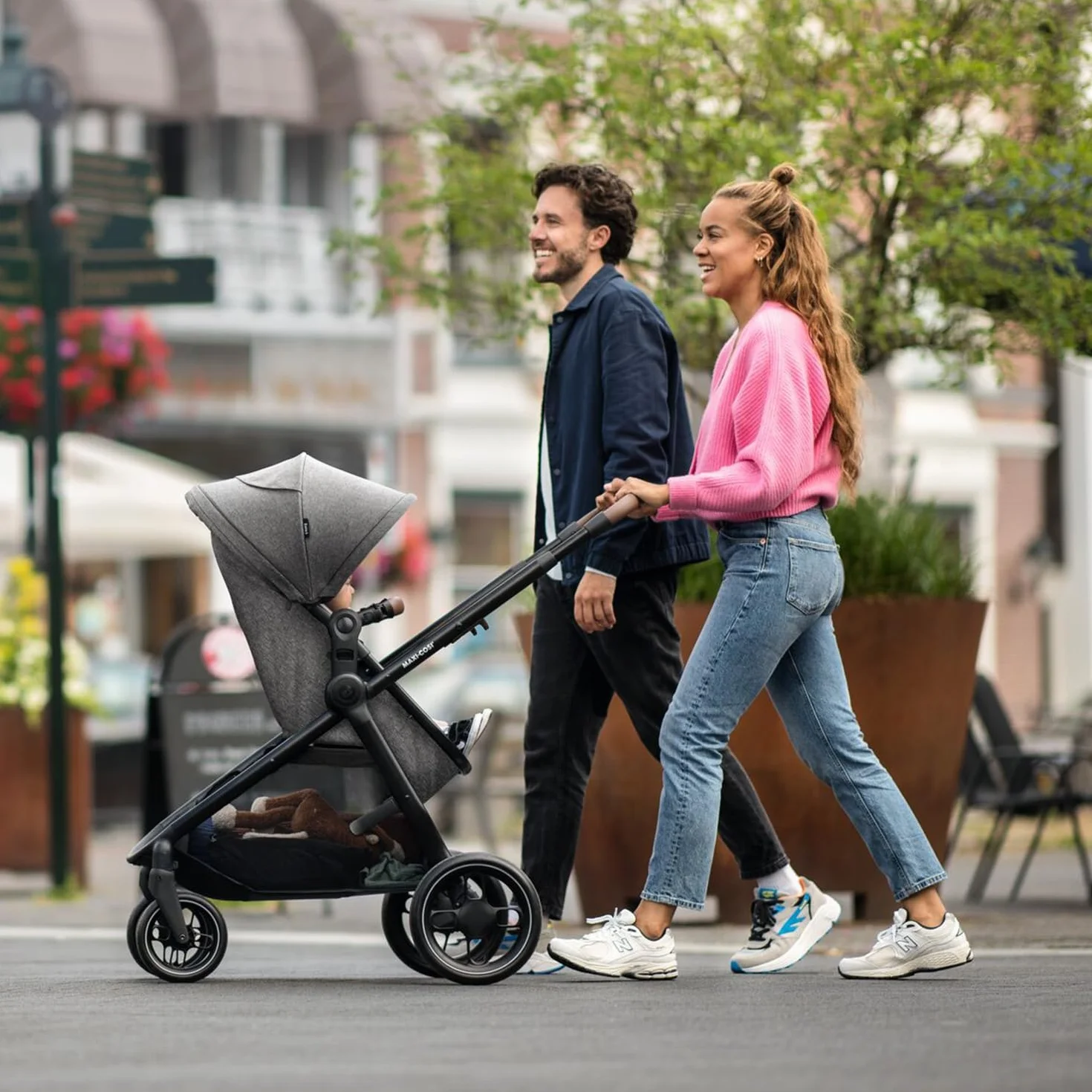 Maxi-Cosi Zelia S Trio Wielofunkcyjny Wózek Dziecięcy 3w1, 0–4 Lata, do 22 kg, Składany, Kompakt i Odchylany Wózek Spacerowy z Fotelik Samochodowy CabrioFix S i-Size i Torbą z Akcesoriami, Szary
