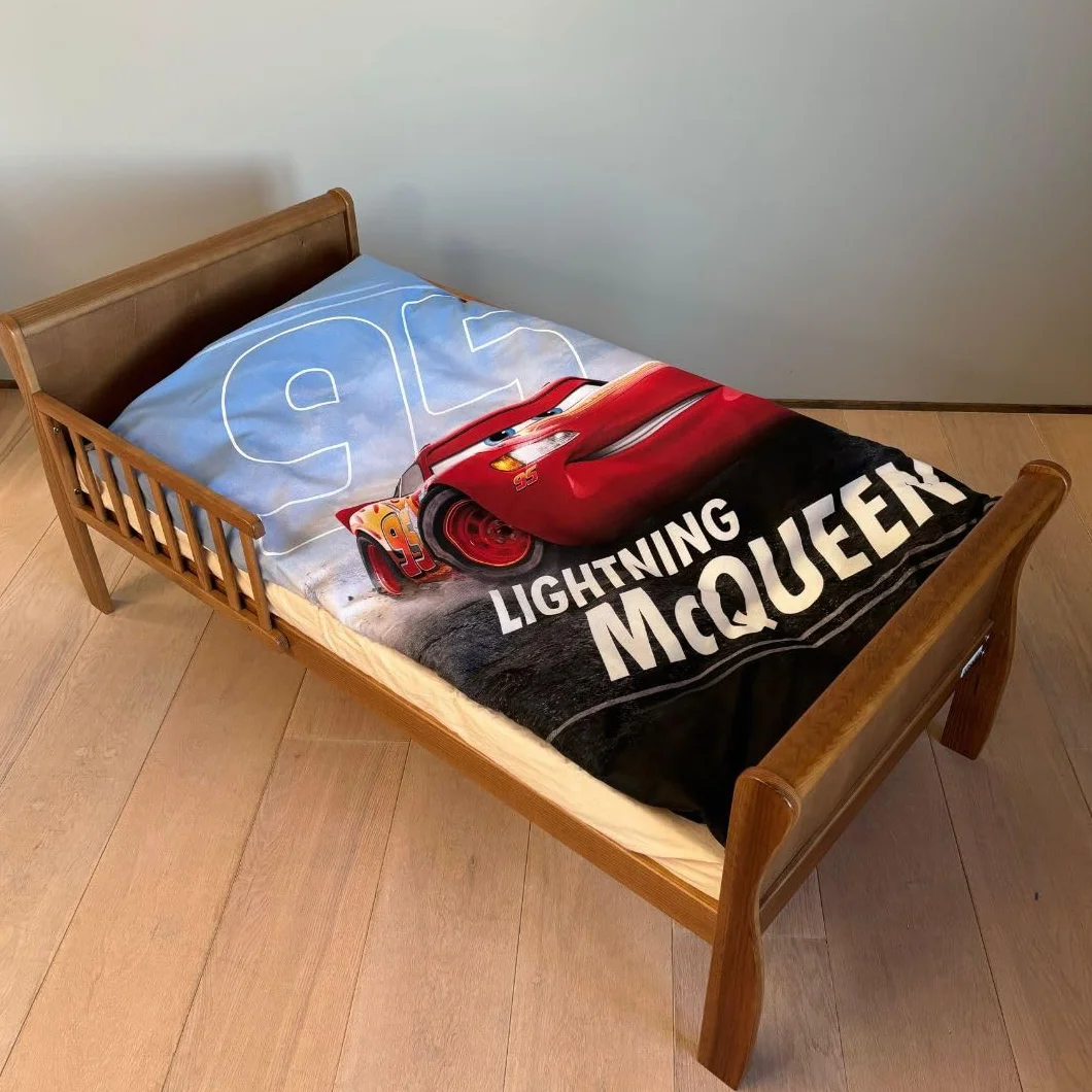 Disney Cars McQueen komplet pościeli dla dzieci, 100 x 135 cm, poszewka na poduszkę 40 x 60 cm, świecąca w ciemności, dwustronna, dla chłopców i dziewcząt, 100 szt