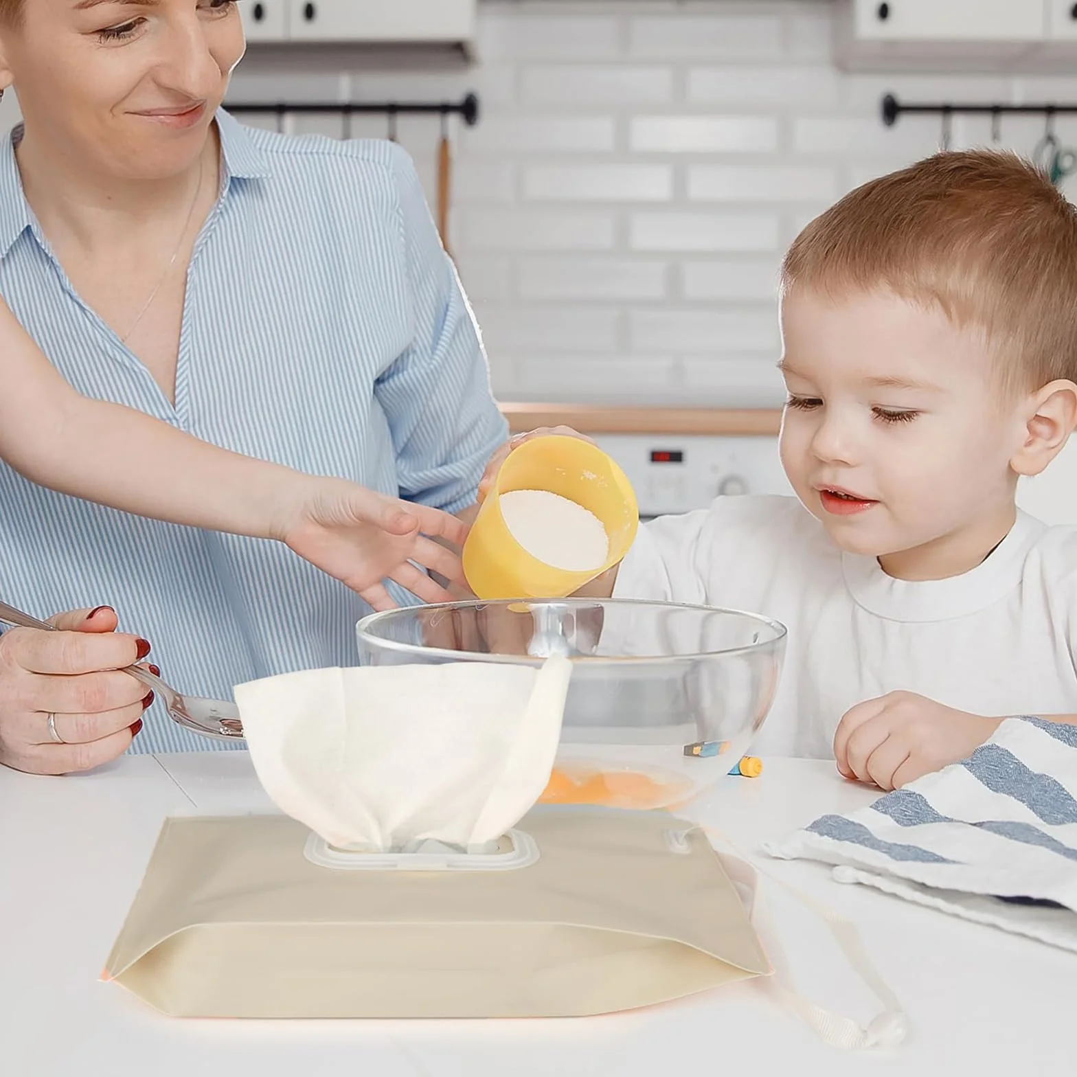 Hebterrka Dozownik chusteczek, 2 sztuki, przenośny pojemnik na chusteczki wielokrotnego użytku, podróżny dozownik na chusteczki dla niemowląt, wodoodporny i pyłoszczelny (szałwia i kremowa)