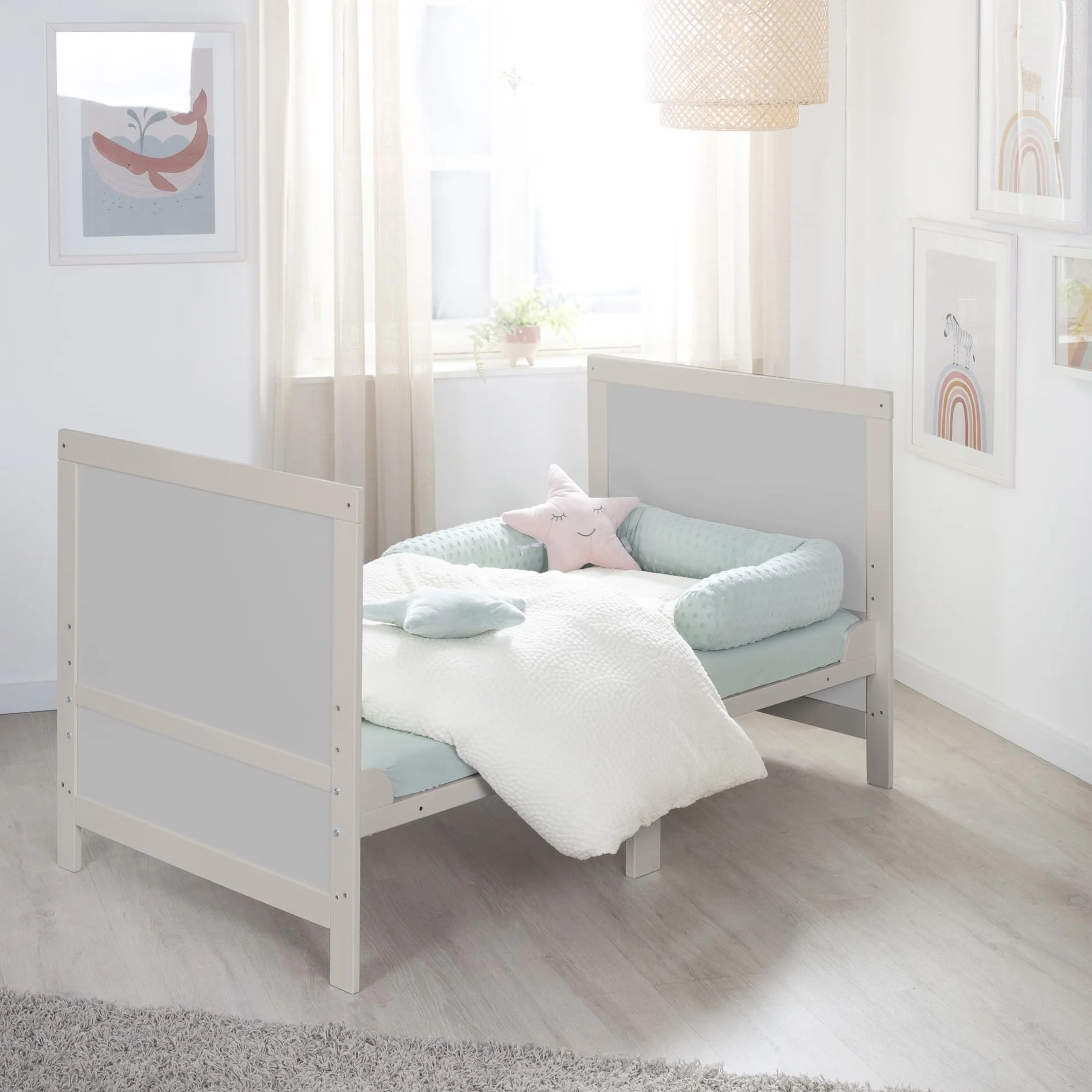 roba Łóżeczko EASY SLEEP 70 x 140 cm z wliczonymi narożnikami do przebudowy - Rośnie razem z dzieckiem, 3-stopniowa regulacja wysokości - 3 wyjmowane szczebelki - Drewno Naturalne/Szare