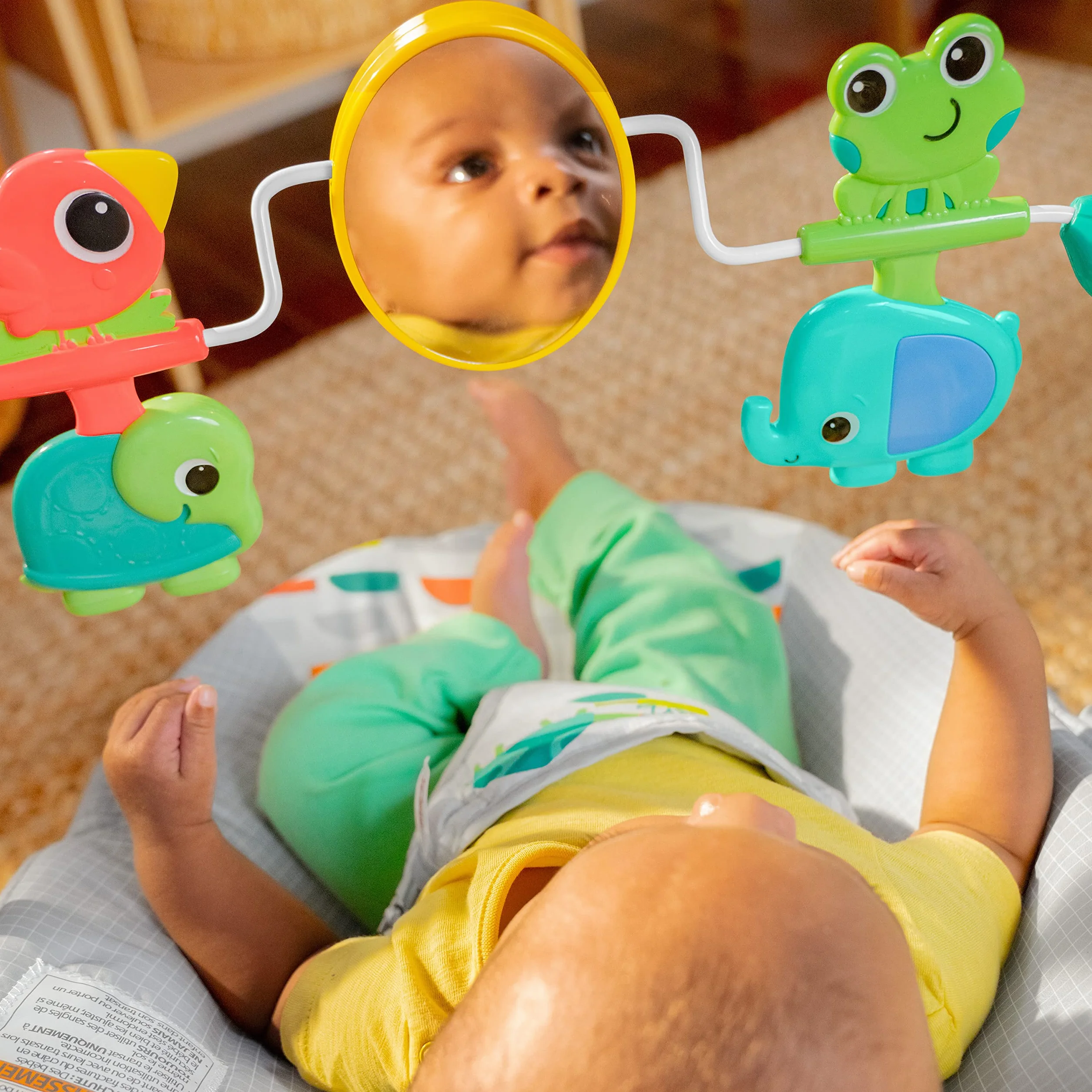 Bright Starts Playful Paradise leżak z kojącymi wibracjami i zabawkami 0-6 miesięcy