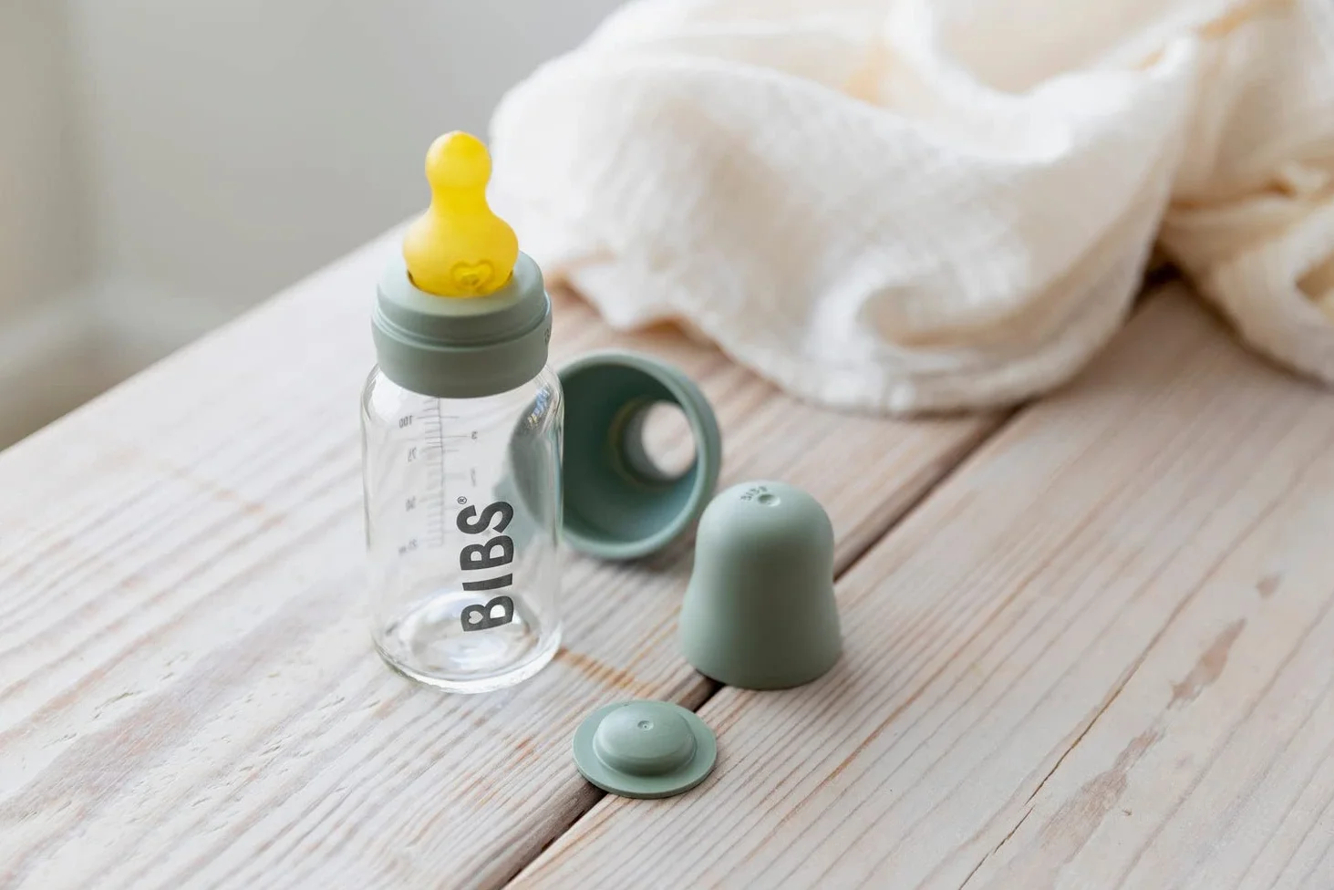 BIBS Bottle Nipple 2-Pack. Zapobiega kolce. Zapasowe smoczki do szklanej butelki do karmienia niemowląt Baby Glass Bottle. Okrągły smoczek z lateksu z kauczuku naturalnego. Główka smoczka BIBS Colour, Slow Flow, Bottle Nipples 2-Pack