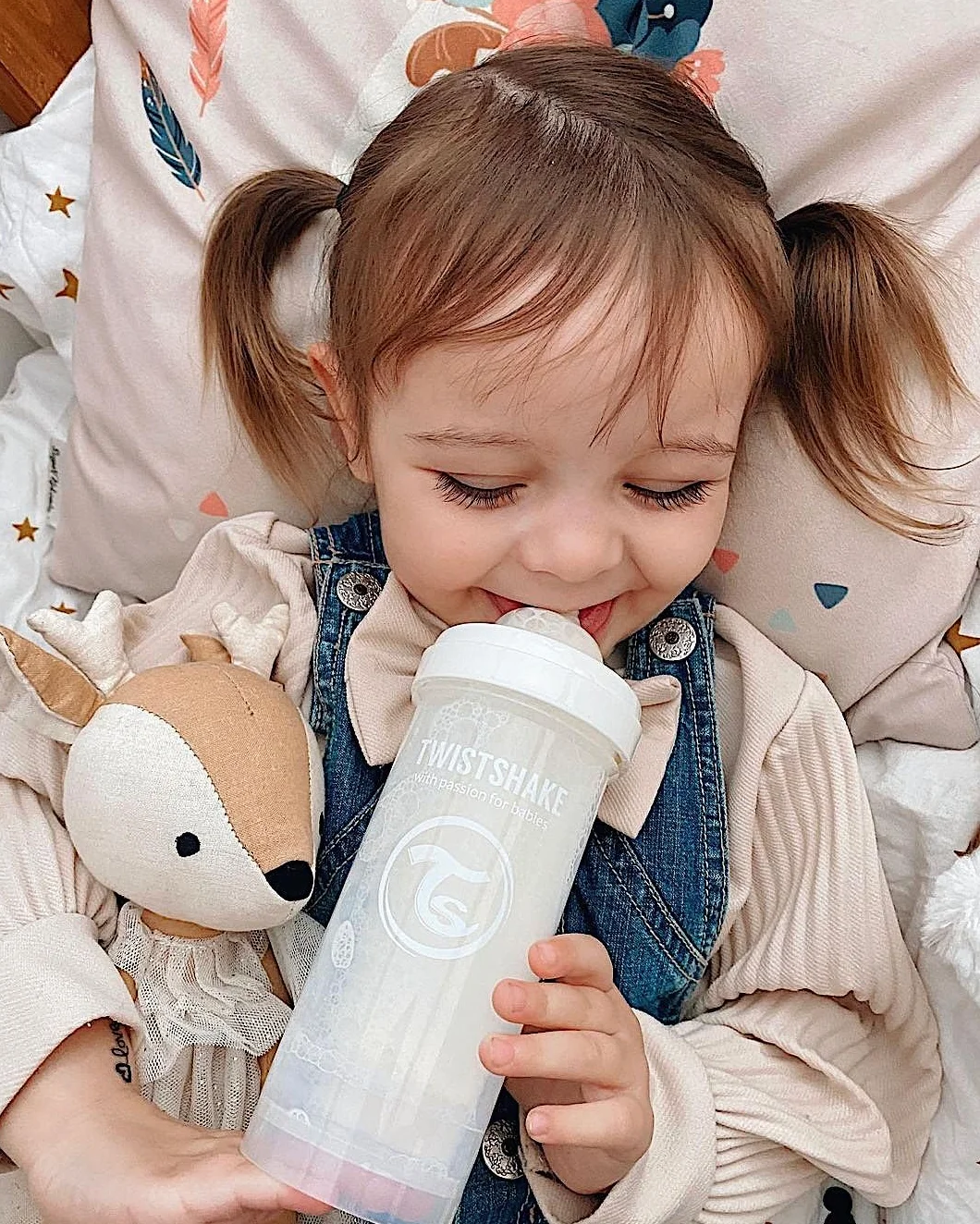 Twistshake Antykoliczna Butelka dla Niemowląt 330 ML, z Duży Przepływ Silikon Smoczki dla Dzieci 4+ Miesięcy, Dozownik Mleka w Proszku, Biały