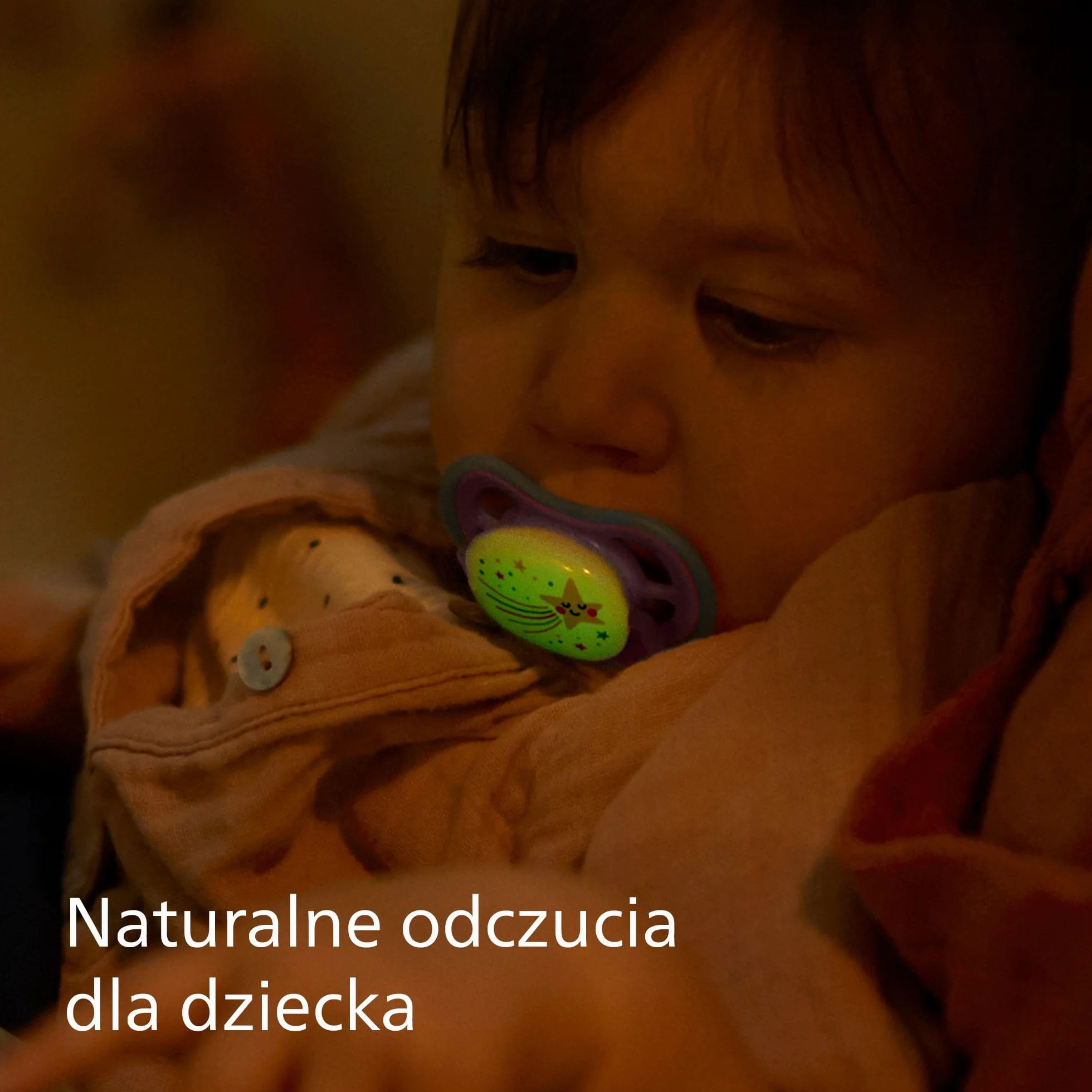Philips Avent Smoczek Ultra Air - 2x lekkie, przepuszczające powietrze, świecące w ciemności smoczki dla dzieci w wieku 6–18 miesięcy bez bisfenolu A, z etui ze sterylizatorem (model SCF376/14)