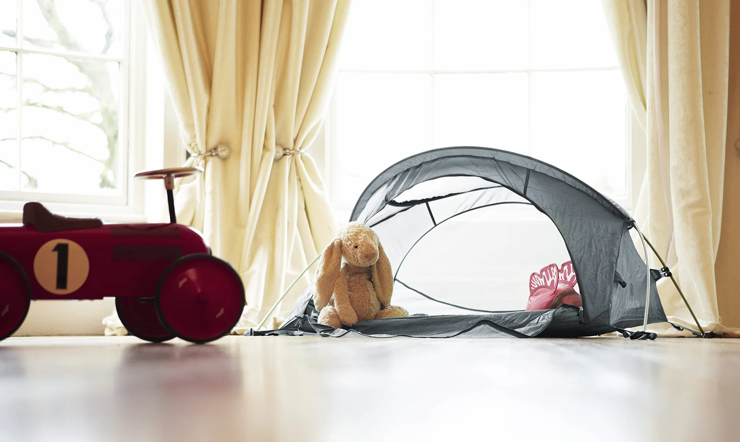 LittleLife Arc 2 Superlight przenośne kompaktowe łóżeczko podróżne z materacem, prześcieradłem i plecakiem o rozmiarze bagażu podręcznego, waga 2,4 kg
