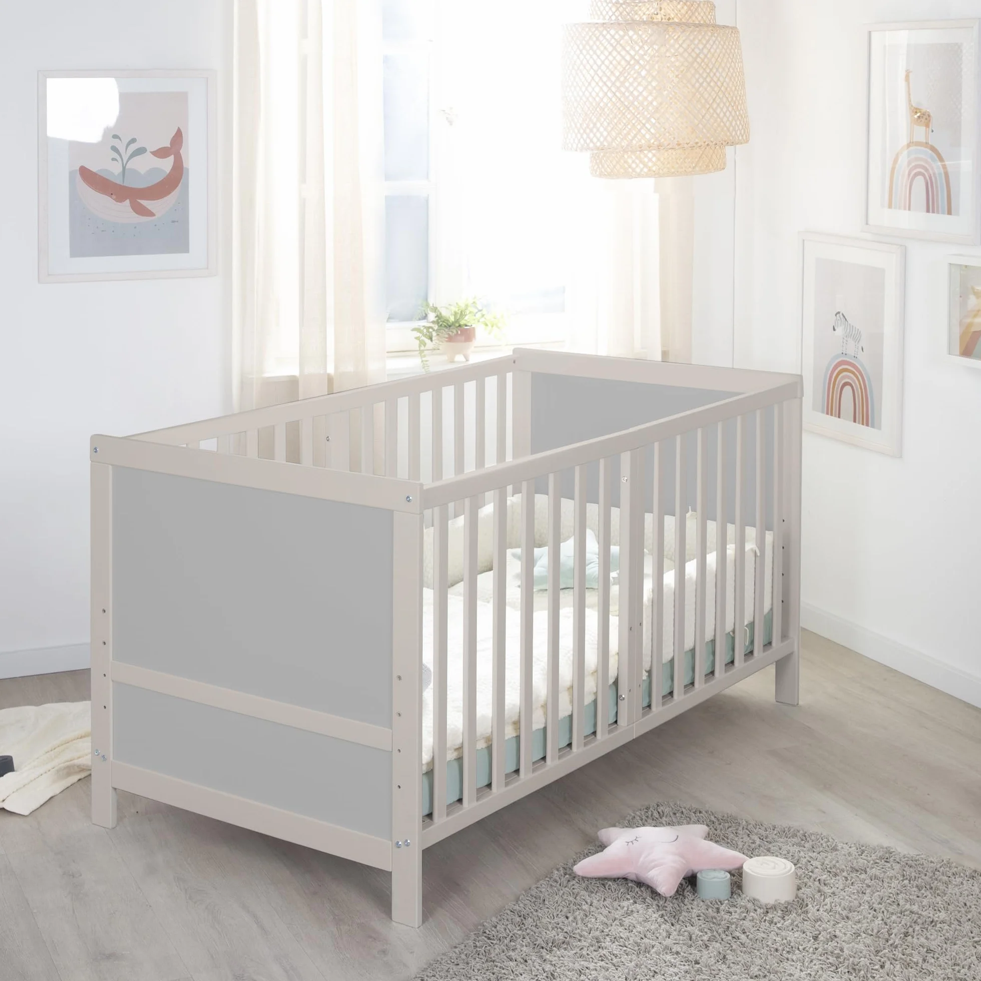 roba Łóżeczko EASY SLEEP 70 x 140 cm z wliczonymi narożnikami do przebudowy - Rośnie razem z dzieckiem, 3-stopniowa regulacja wysokości - 3 wyjmowane szczebelki - Drewno Naturalne/Szare