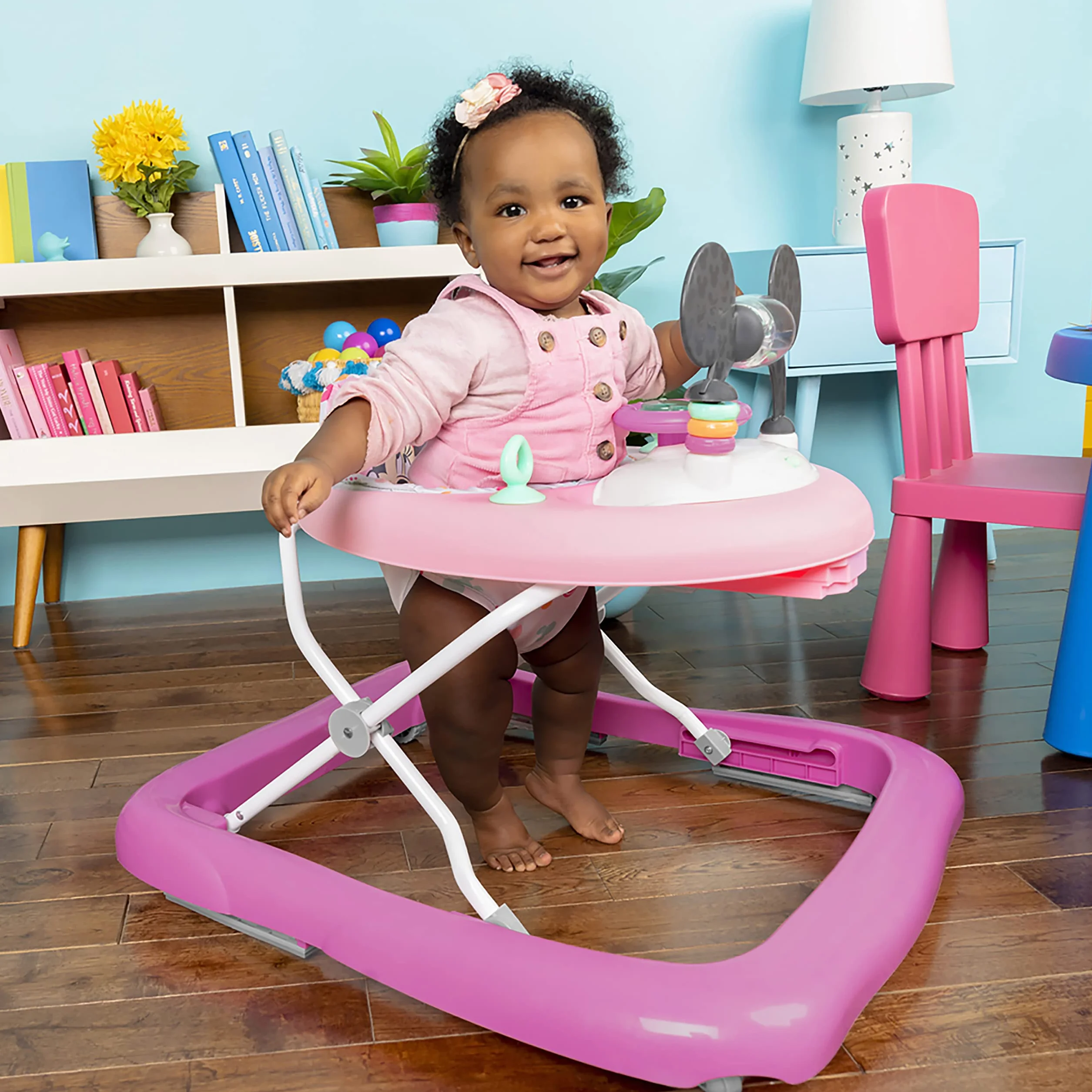 Bright Starts Disney Baby Minnie Forever Besties chodzik i centrum aktywności 2 w 1 oświetlenie muzyka regulowana wysokość od 6 miesięcy