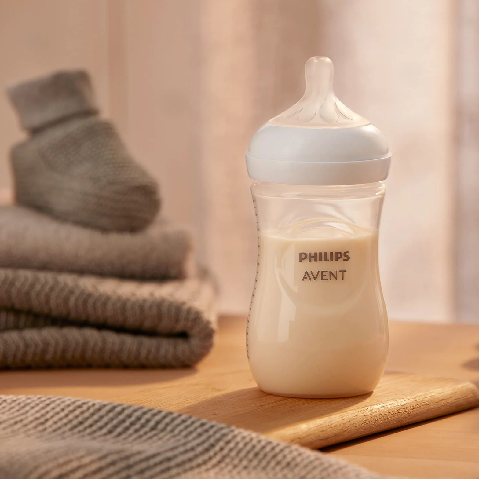 Philips Avent butelka Natural z Responsywnym smoczkiem 260ml 3 szt. SCY903/03