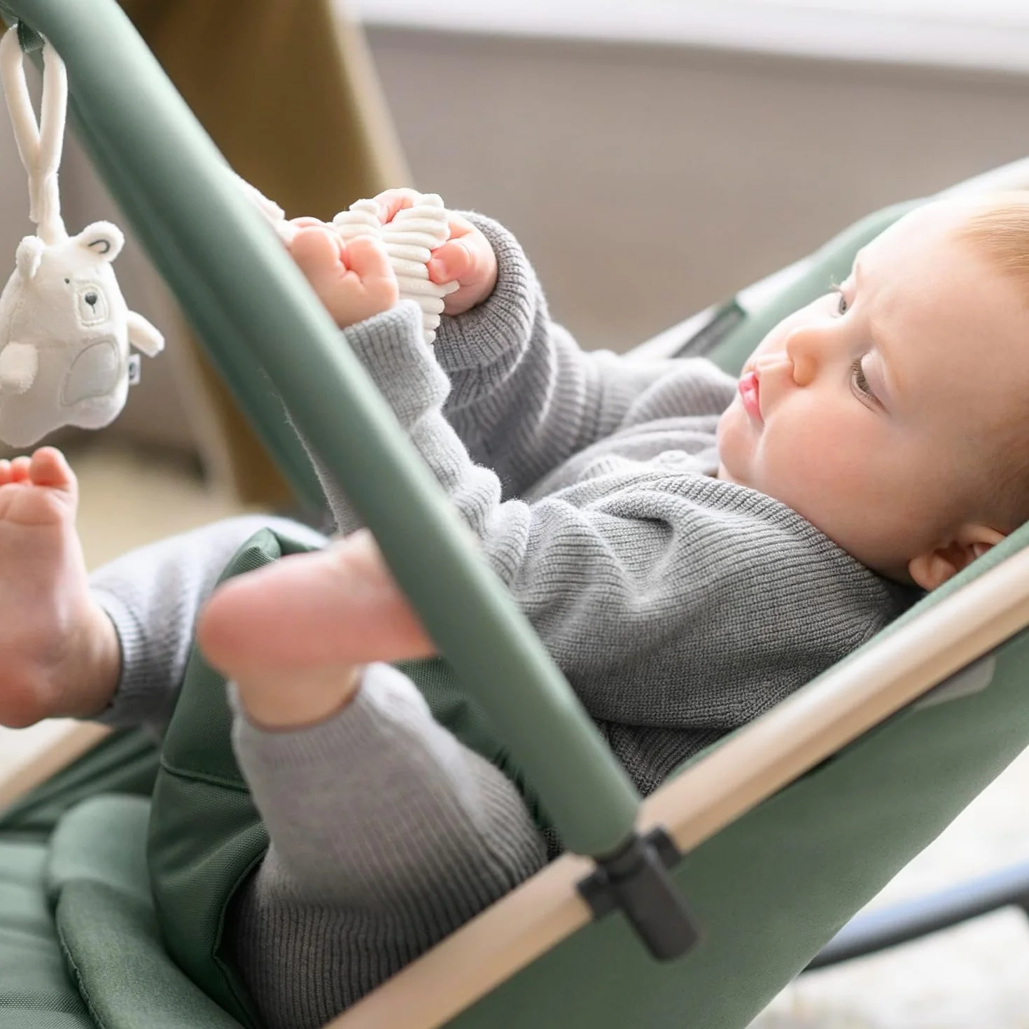 Maxi-Cosi Bujaczek Leżaczek Kori 2 w 1, 0–2 lata, 15 kg, 3 pozycje odchylania, Uprząż Easy-in, Lekki Kompaktowy, Beyond Green
