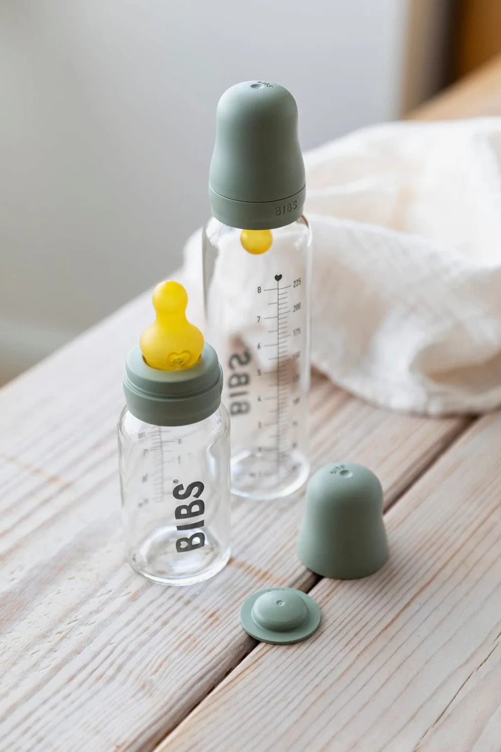 BIBS Bottle Nipple 2-Pack. Zapobiega kolce. Zapasowe smoczki do szklanej butelki do karmienia niemowląt Baby Glass Bottle. Okrągły smoczek z lateksu z kauczuku naturalnego. Główka smoczka BIBS Colour, Slow Flow, Bottle Nipples 2-Pack