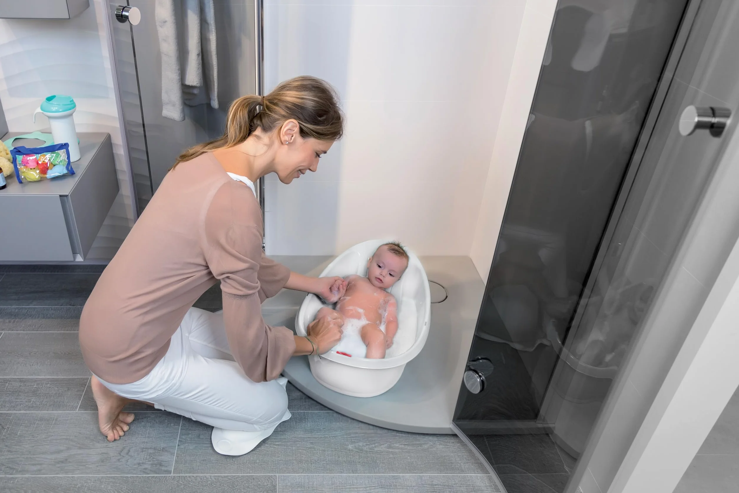 Okbaby 38926888 Wanienka, Biały, ‎41.91 x 23.88 x 62.99 cm; 920.79 g, Maksymalnie 15 kg