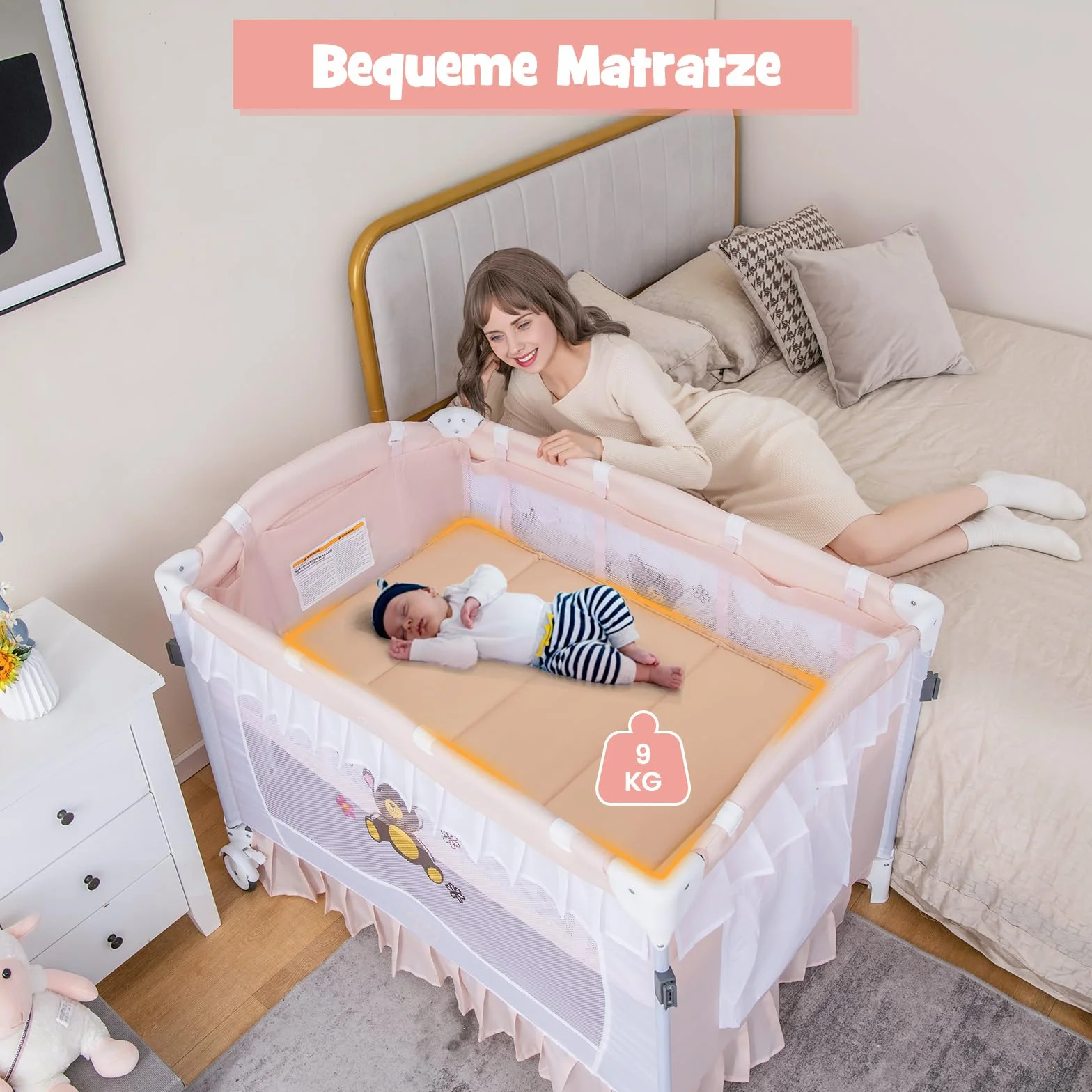 COSTWAY Łóżeczko dziecięce 4 w 1 ze zdejmowanym baldachimem, łóżeczko turystyczne z materacem, nakładka do przewijania, łuk do zabawy i pudełko muzyczne, łóżko dostawne z kółkami, składane, dla