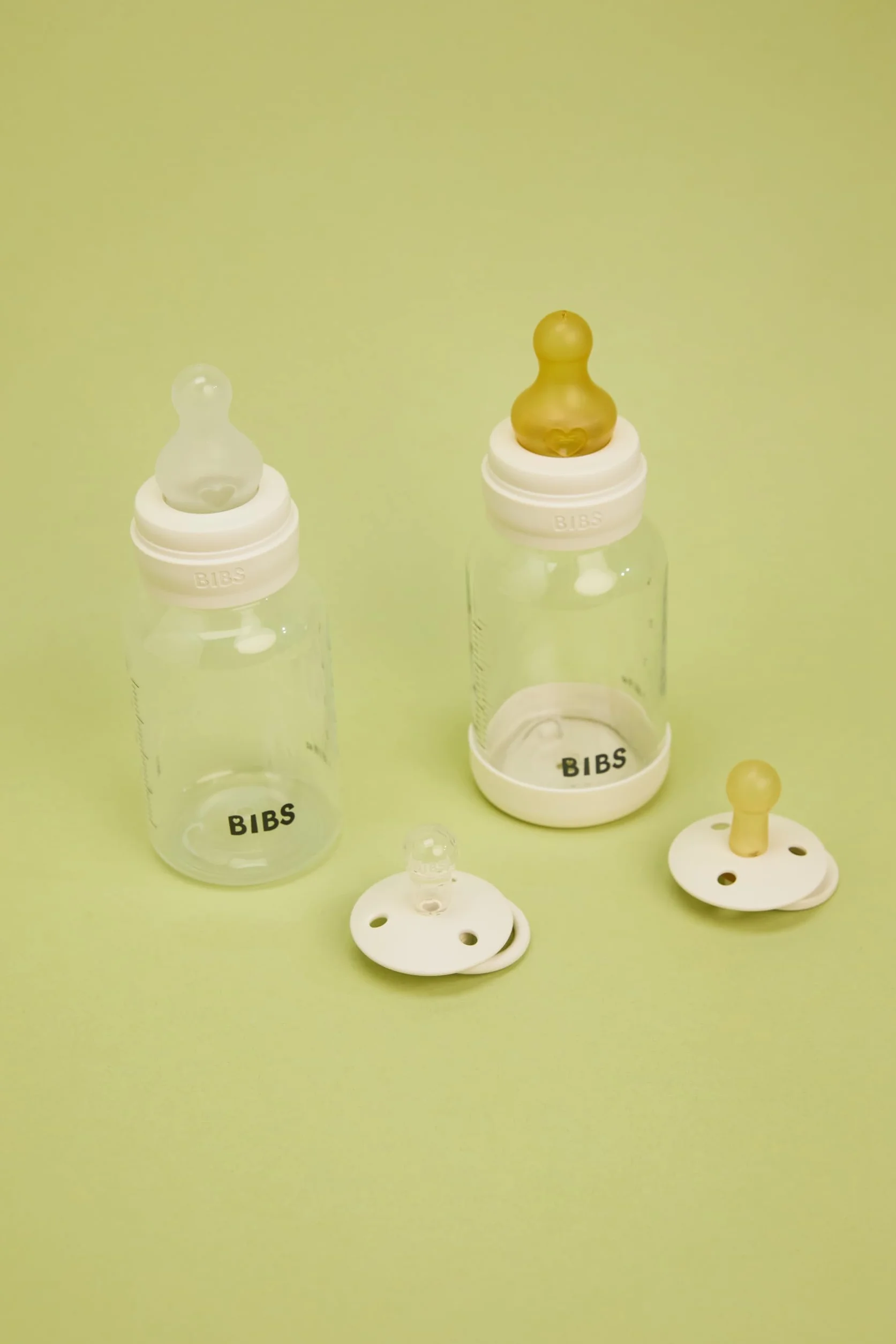 BIBS Baby Glass Bottle. 2-pak. Zapobiega kolce. Okrągły smoczek z Silikon. Wspomaga naturalne karmienie piersią, Complete Set - 120 ml (Pack of 2), Ivory