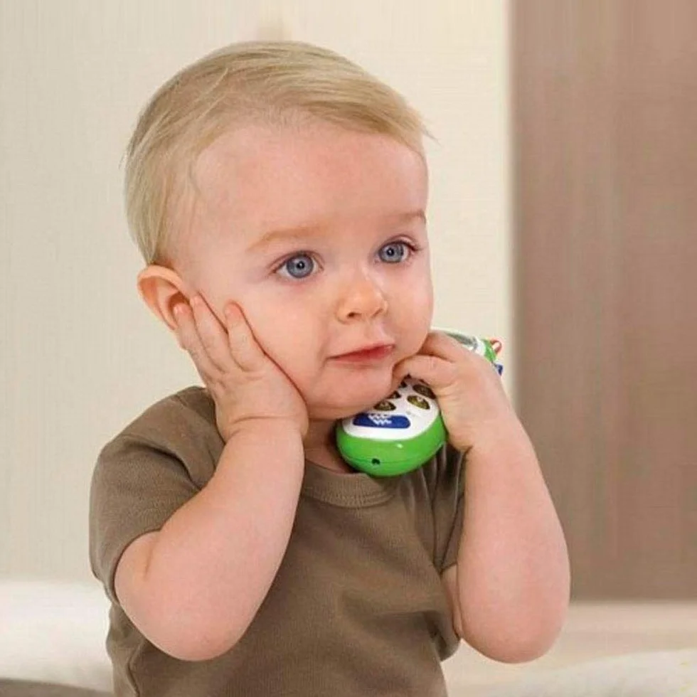 Chicco Zabawkowy Telefon z Aparatem Fotograficznym, Światłami i Dźwiękami, 10 Dzwonkami, Dla Dzieci 6 m- 3 lata